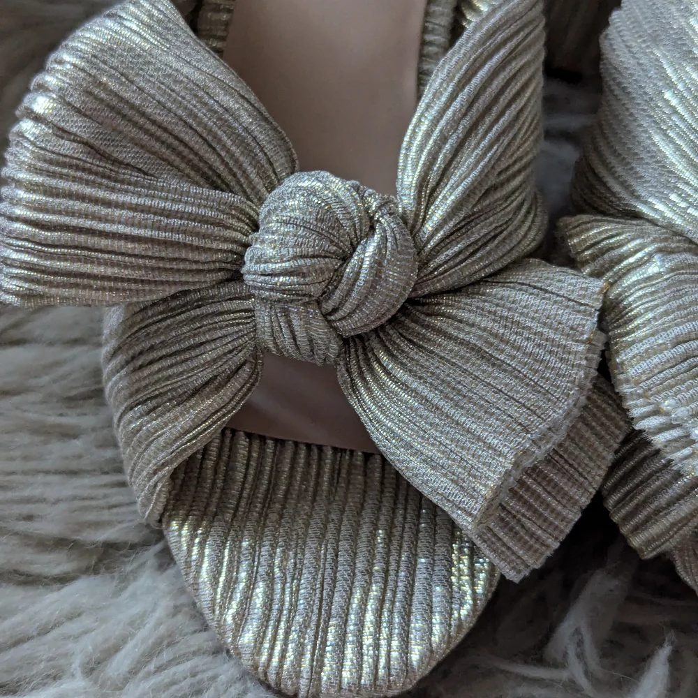 NWT Loeffler Randall Penny Platinum Pleated Bow Heels - Picture 9 of 16